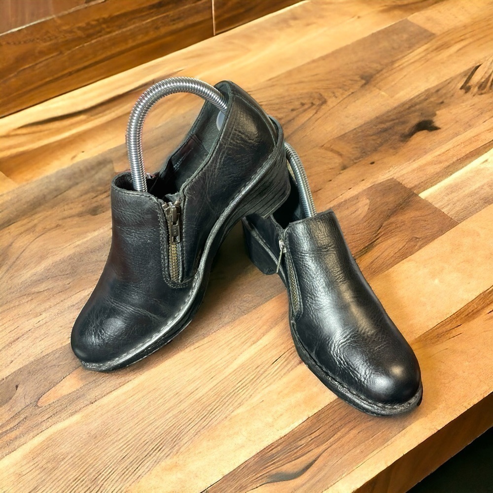 Born leather wedge Heels women's shoes Size 8M